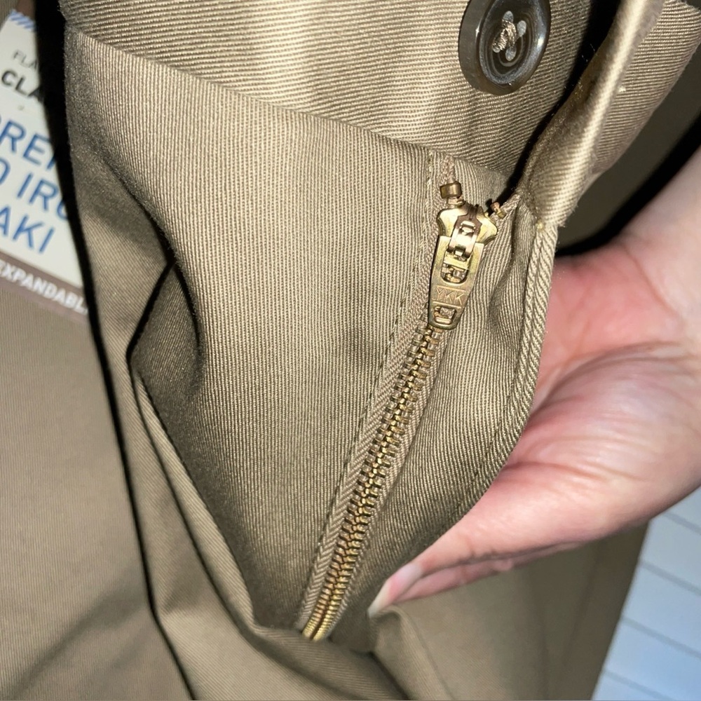 Haggar Men 36 x 32 Premium No Iron Flat Front Classic Fit Khaki Stretch Pant NEW - Picture 4 of 8